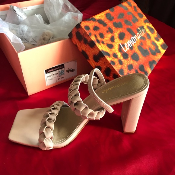 ▪️🖤▪️NWOT▪️🖤▪️STUNNING BEIGE SQUARE - TOED HEEL . . . - Picture 2 of 9